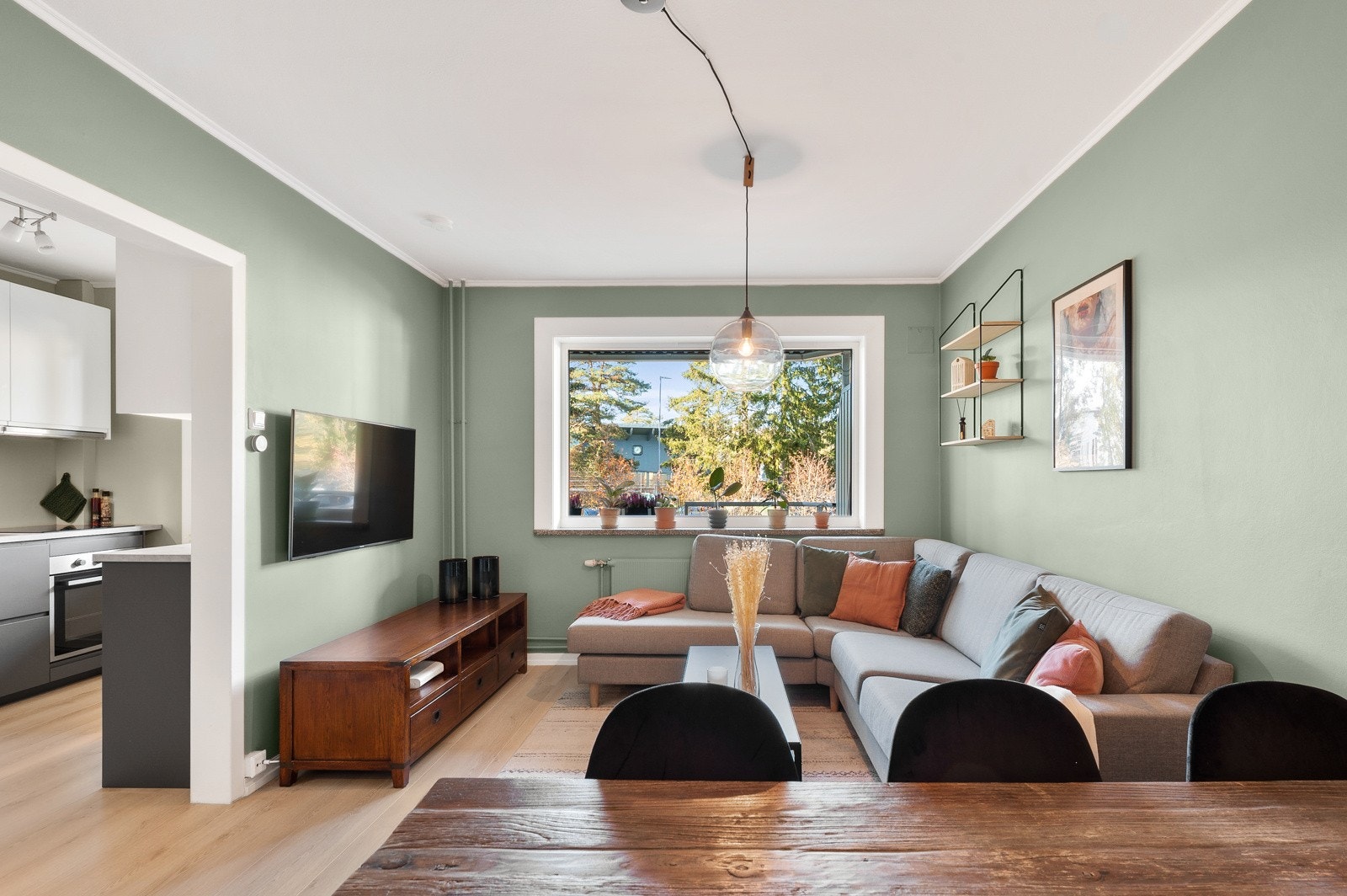 Godt med lysinnslipp i boligen. Galleribilde