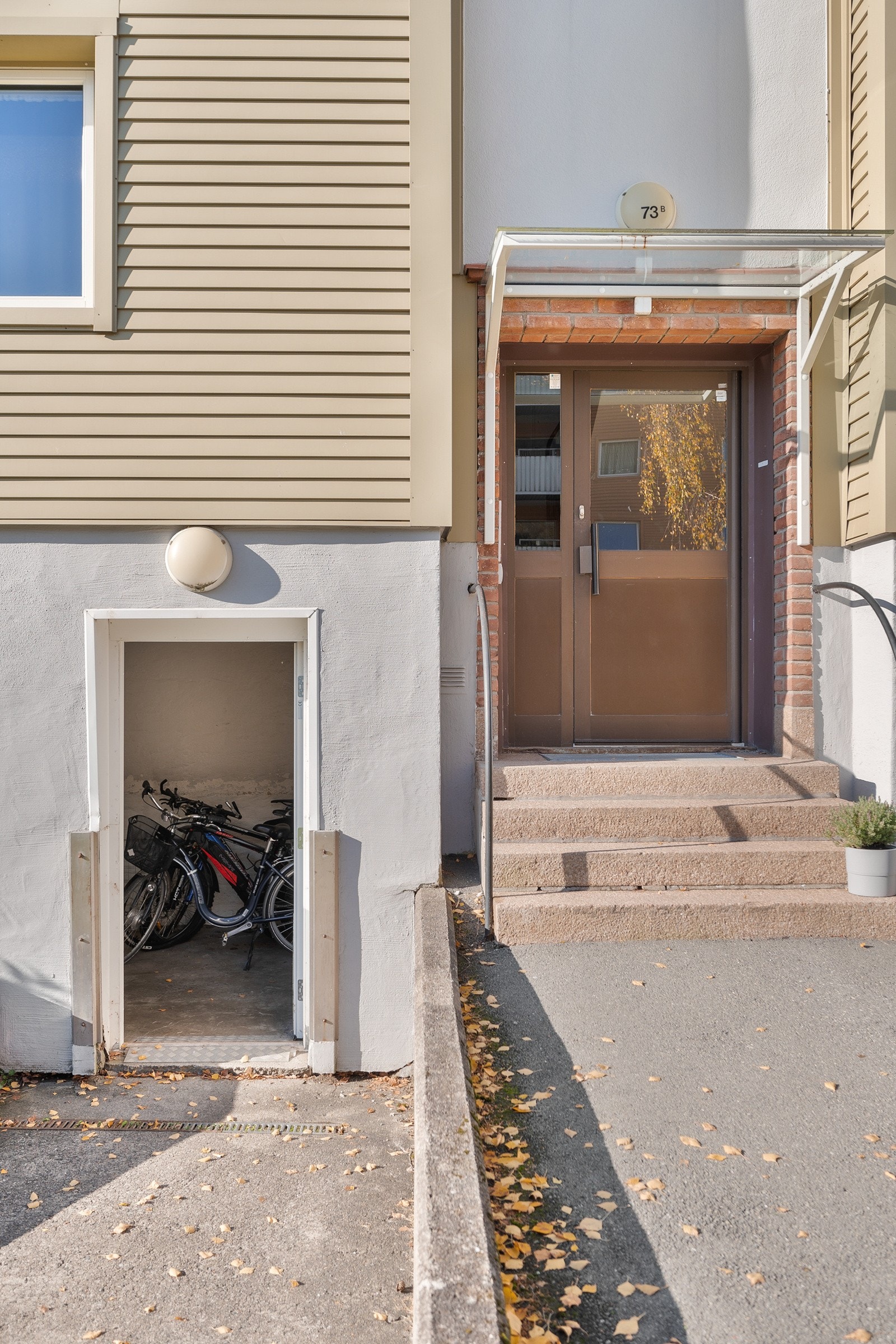 Inngangsparti. Galleribilde