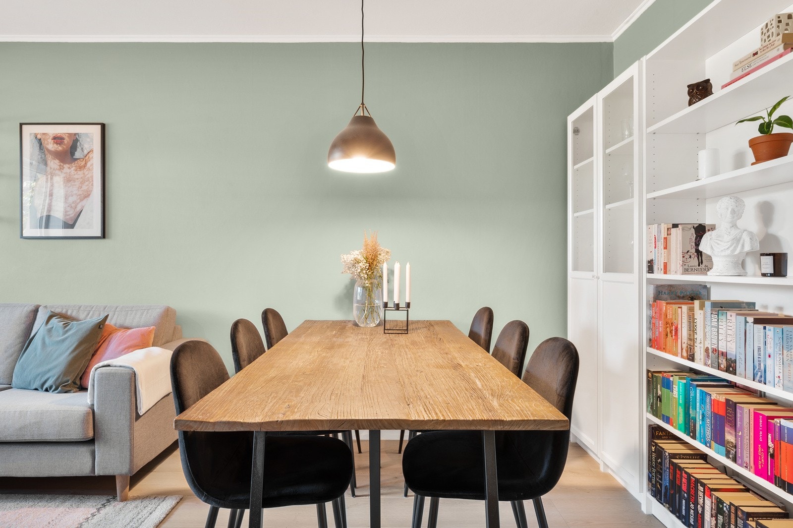 Naturlig sone for spisebord. Galleribilde