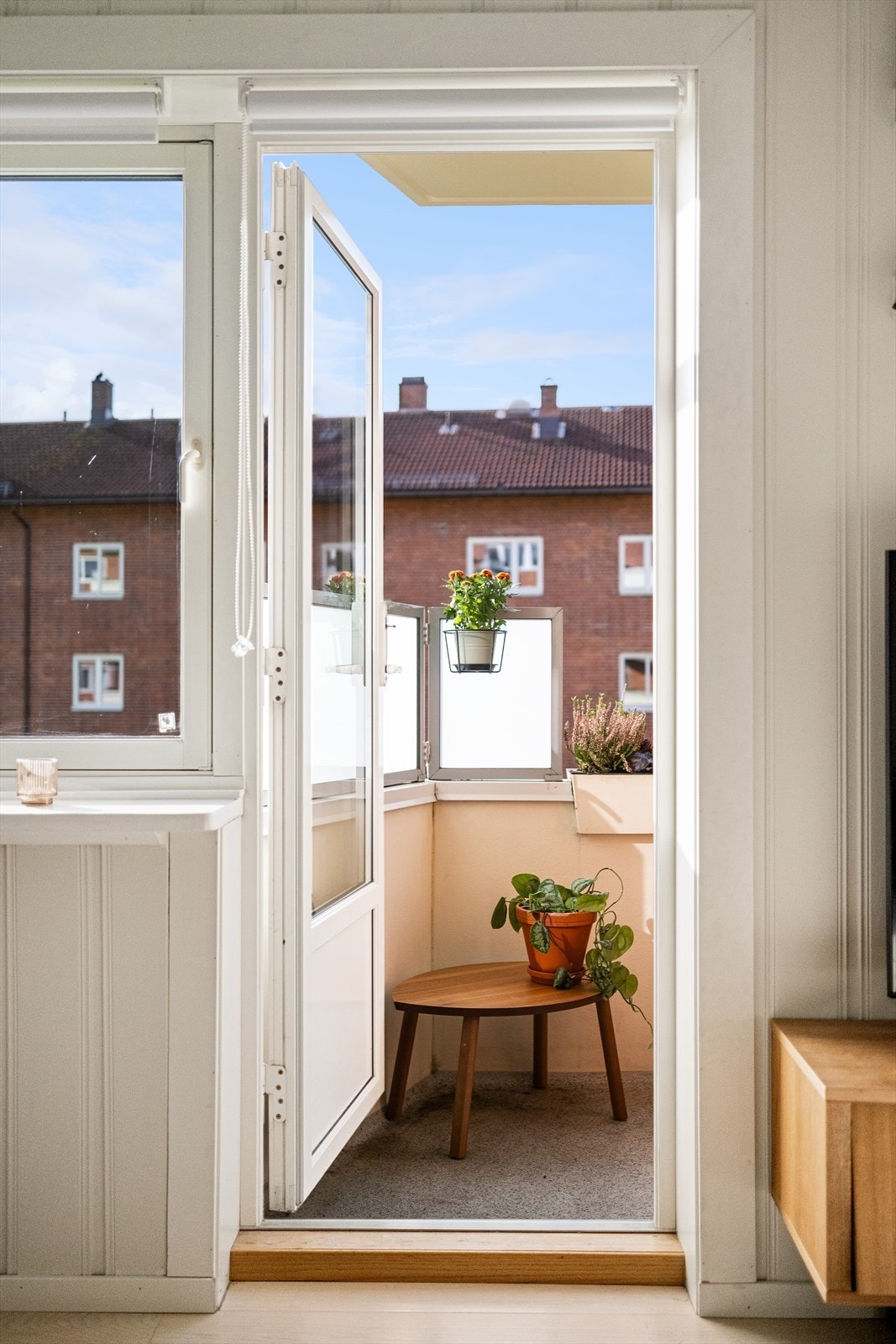 Utgang til balkong fra stuen. Galleribilde