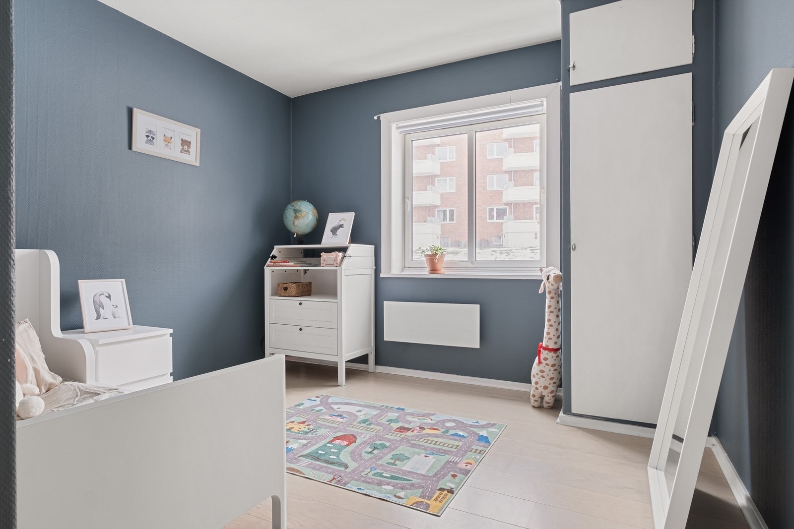 Soverom to er også av god størrelse og har plass til dobbeltseng og garderobeløsing. Galleribilde