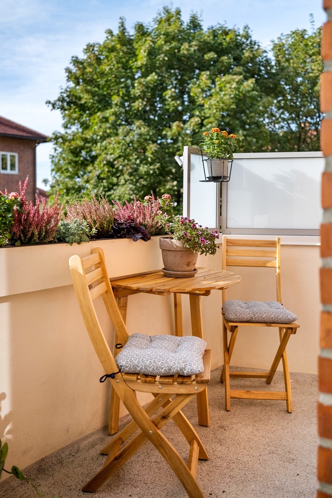 Her er det plass til utemøblement, samt gode svært gode solforhold. Galleribilde