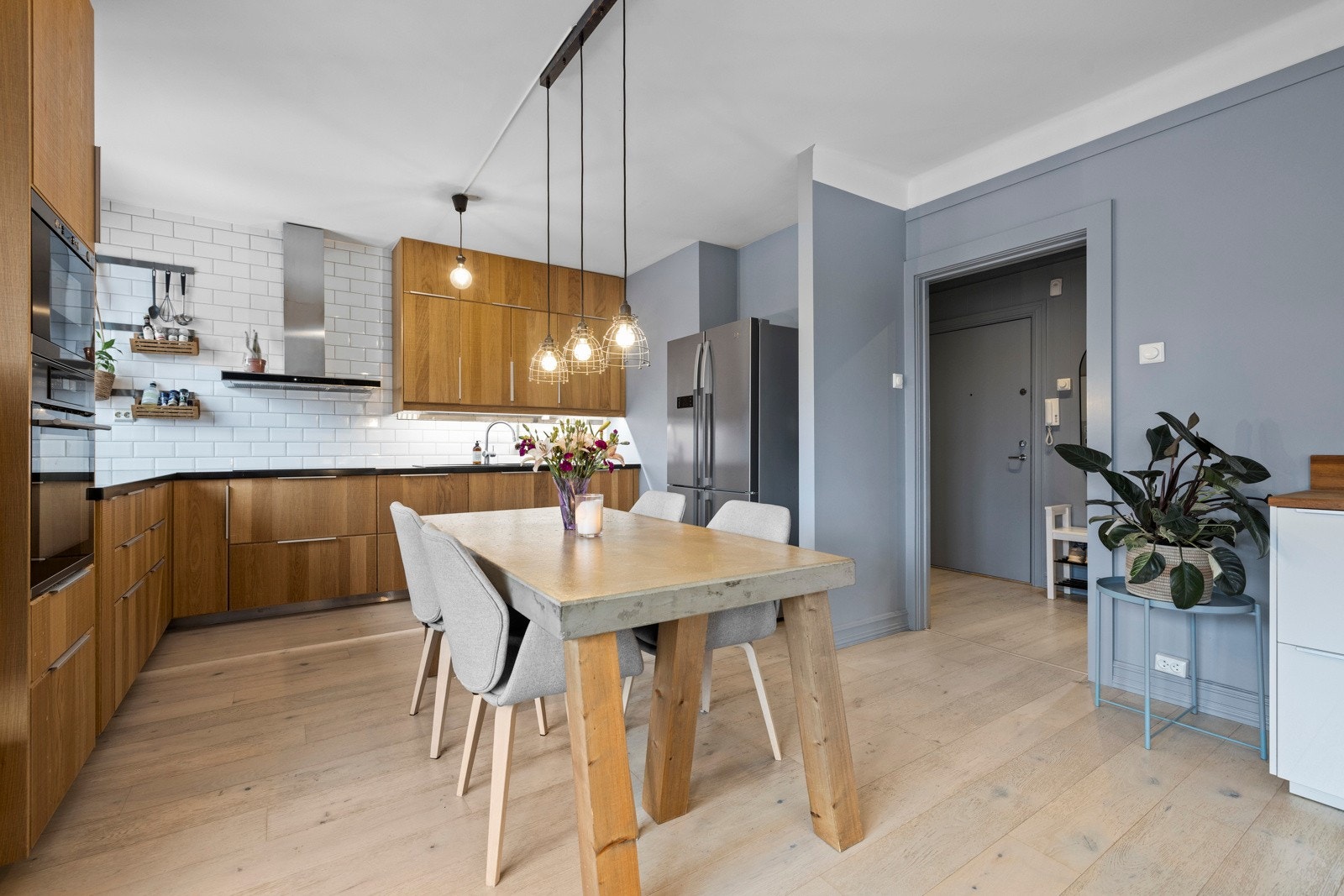 God plass til stort spisebord for større sosiale sammenkomster. Galleribilde