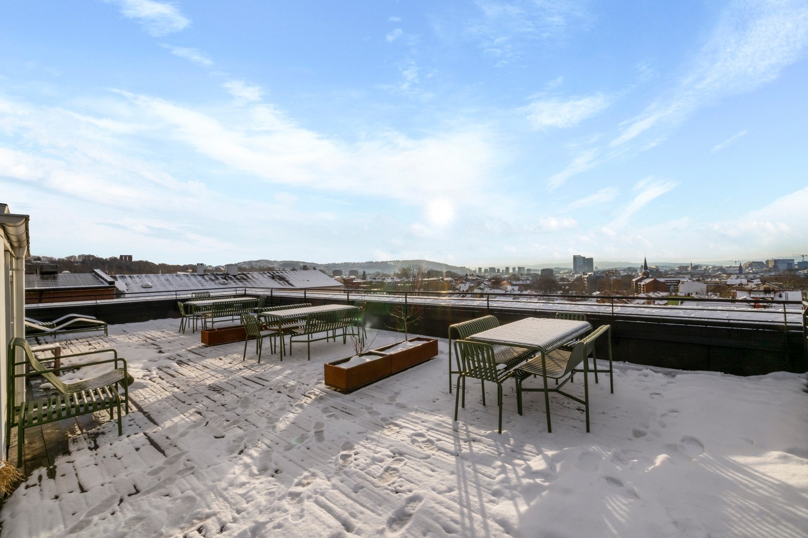 Her er det optimale solforhold med fantastisk utsikt over Oslo's tak. Galleribilde