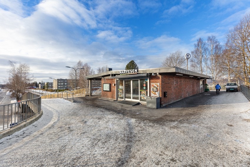Nærmeste holdeplass er Haugerud T-banestasjon, som ligger 750 meter fra boligen Galleribilde