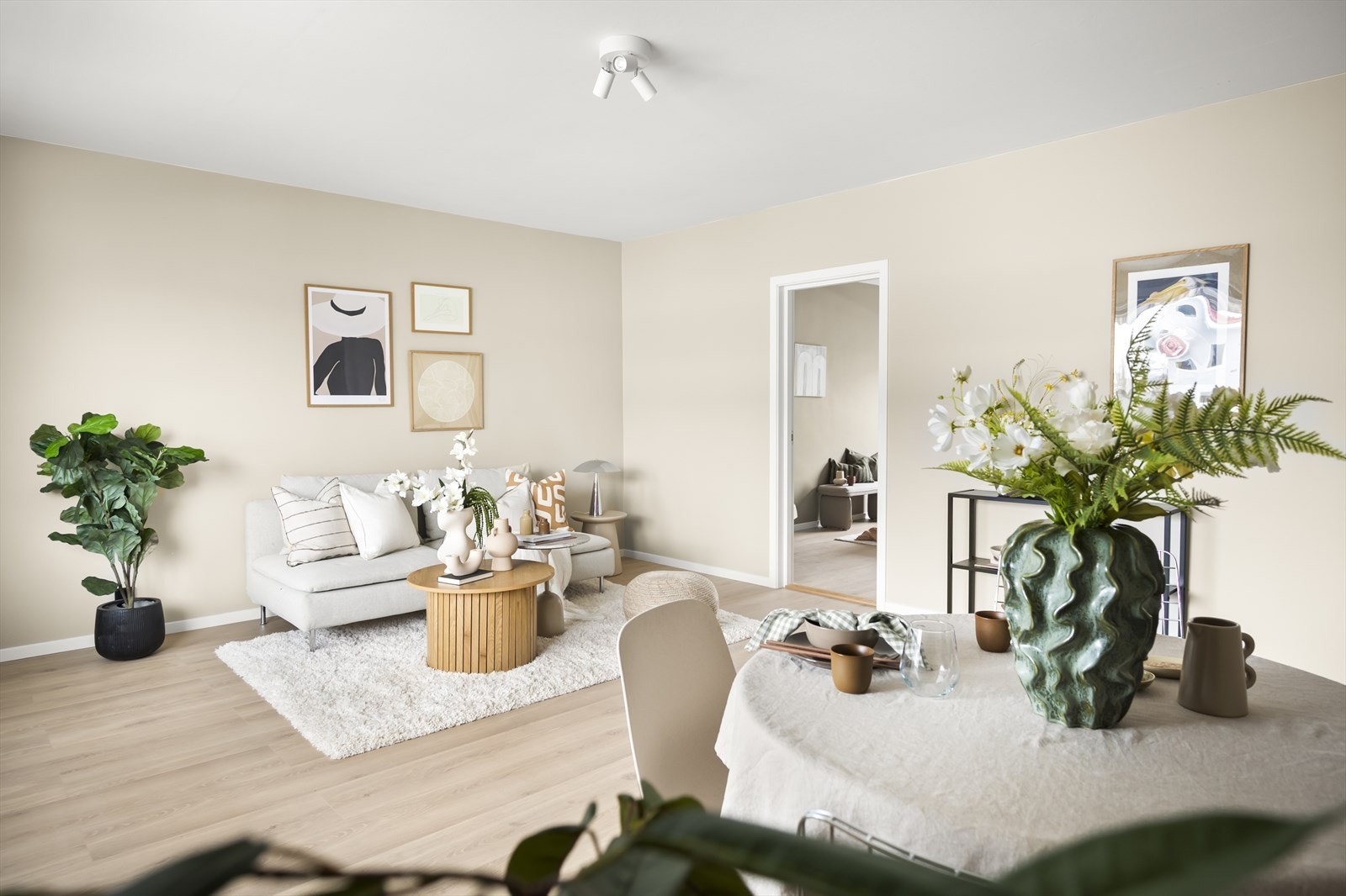 Det er adkomst til hovedsoverommet fra stuen. Galleribilde