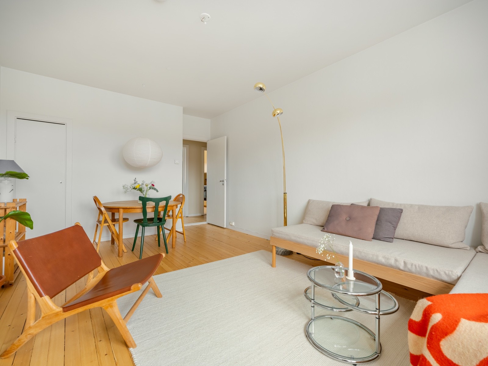 Stuen har flere møbleringsmuligheter. Galleribilde