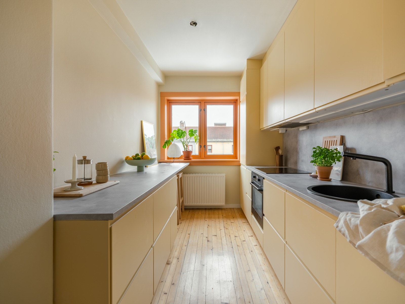 Leiligheten er gjennomgående og ligger i toppetasjen, med kun bodareal i etasjen over. Galleribilde