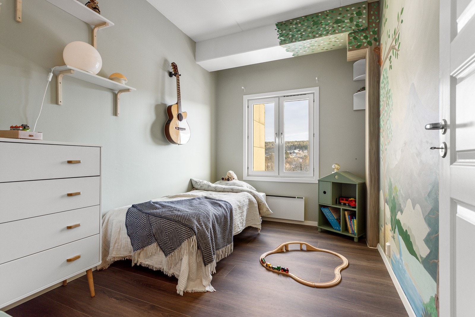 Det andre soverommet er i dag et fint barnerom Galleribilde