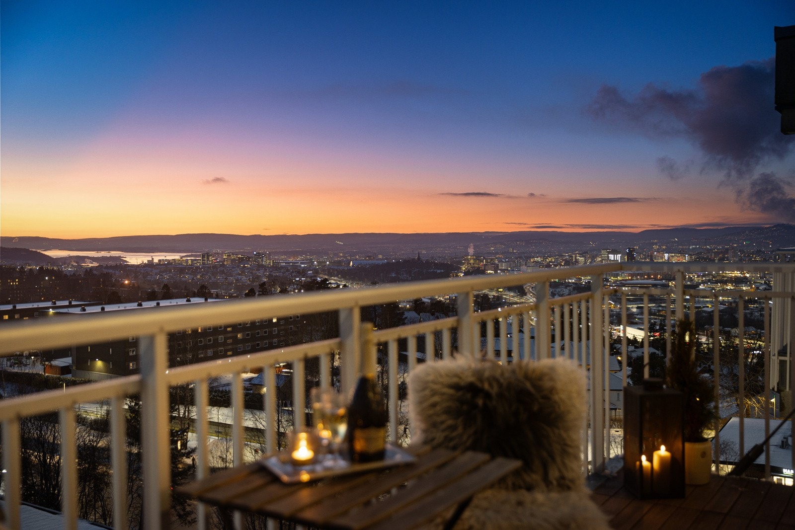 Leiligheten er høyt plassert i niende etasje, med glimrende panoramautsikt over Oslo, fjorden og Holmenkollen i det fjerne Galleribilde
