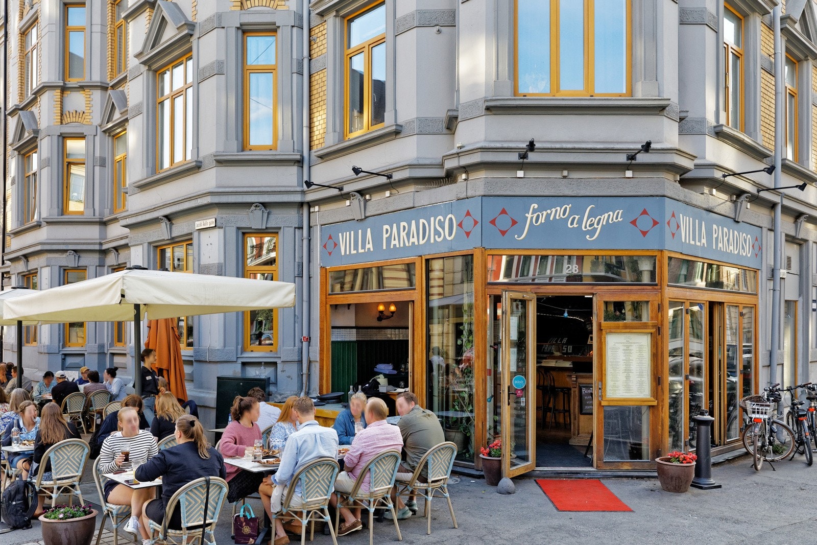 Leiligheten ligger i et svært attraktivt og veletablert boligområde på Uranienborg/Majorstuen, med kort vei til alt. Galleribilde