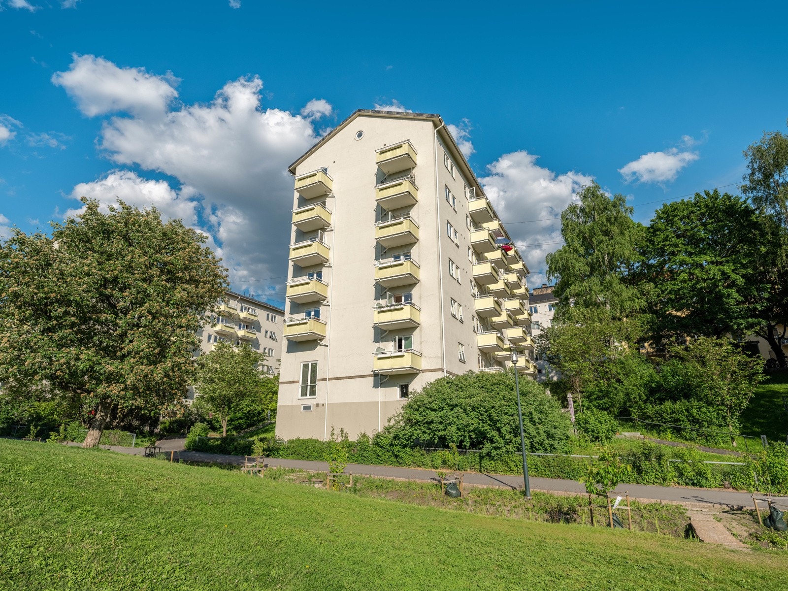 Og du trenger ikke være bekymret for trapper, for det er heis i bygget! Galleribilde