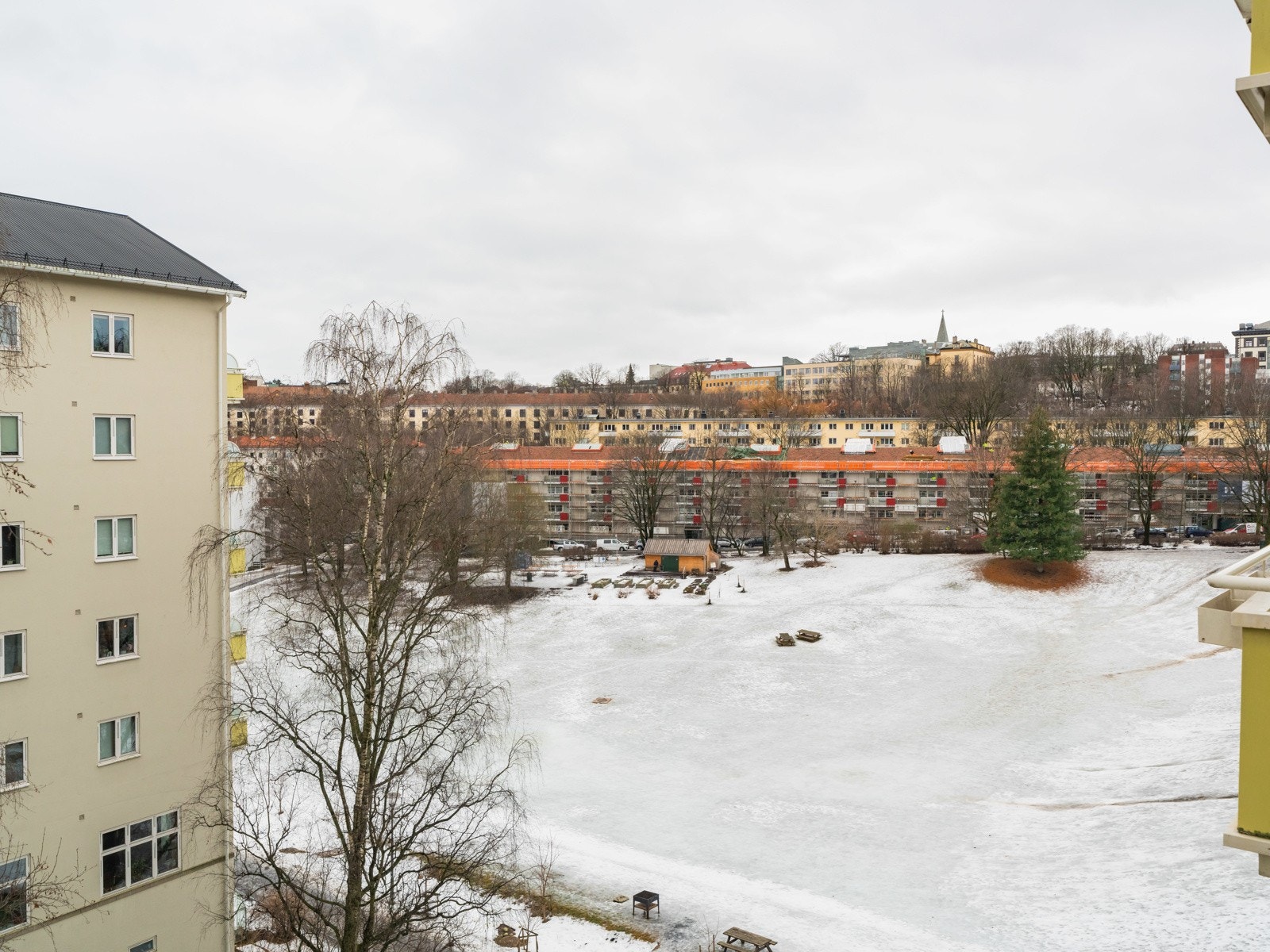 Nydelig utsikt mot Ildadalen Park, som garantert ser frodigere ut om noen måneder. Galleribilde