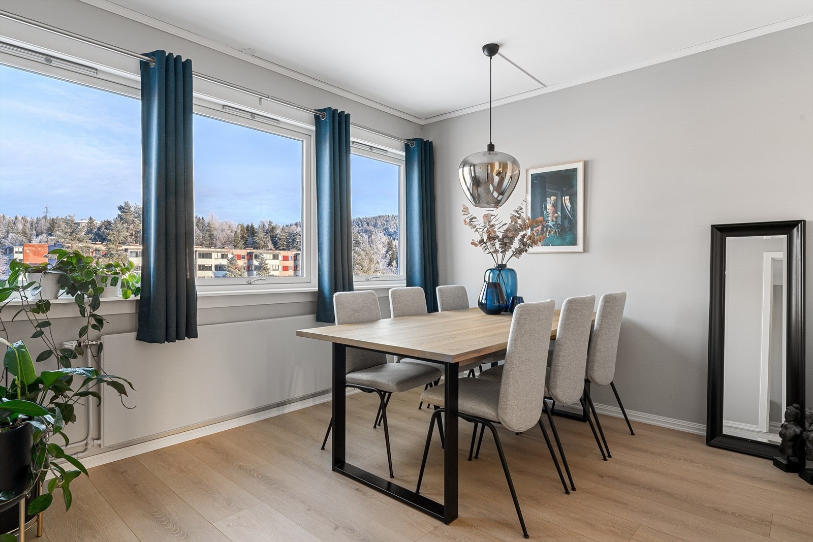 Her er det god plass til en stor sittegruppe med rom for hele familien! Galleribilde