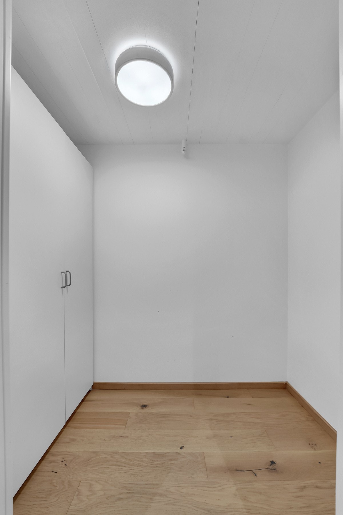 Praktisk bod med garderobeskap. Galleribilde