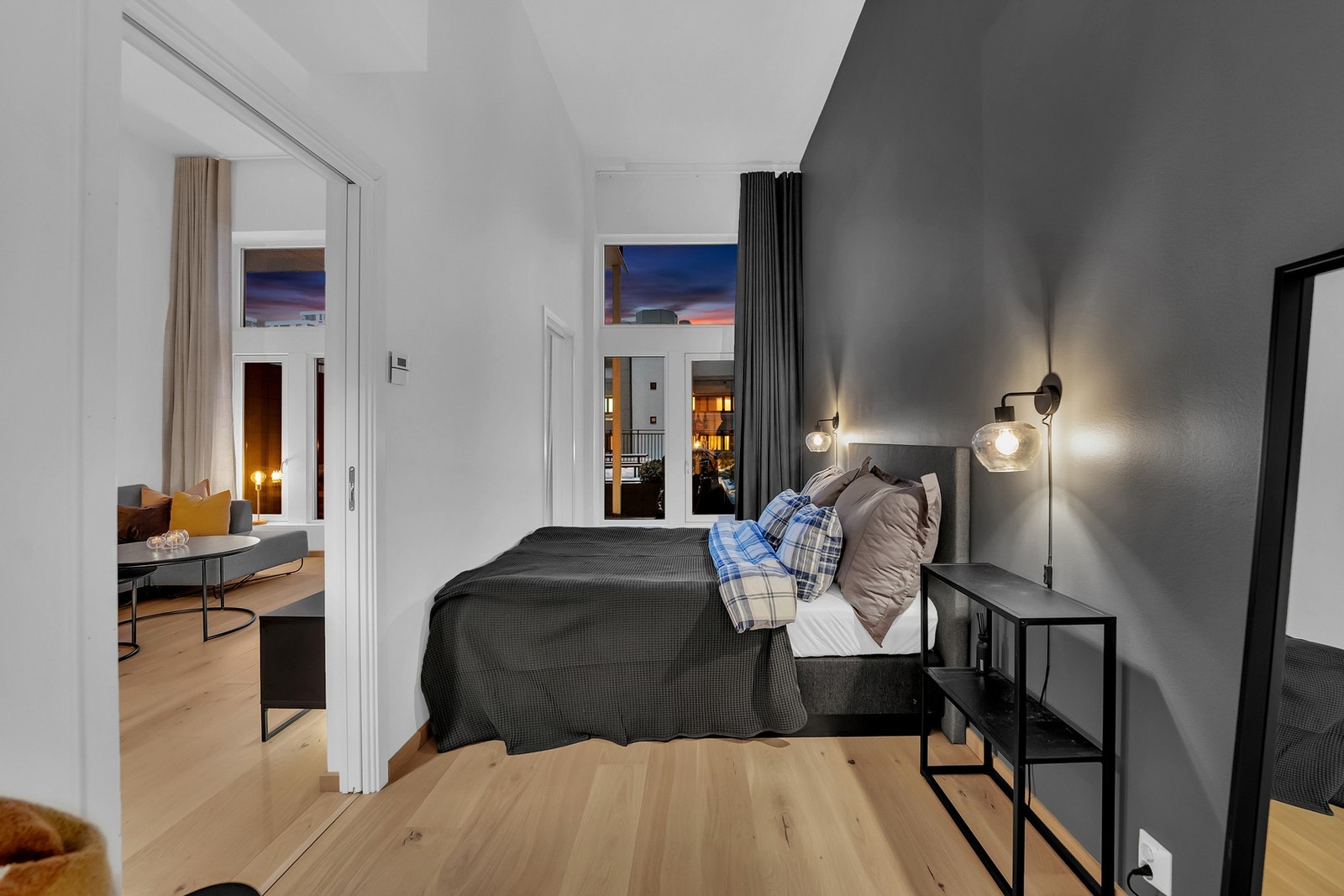 Stort og luftig soverom. Galleribilde