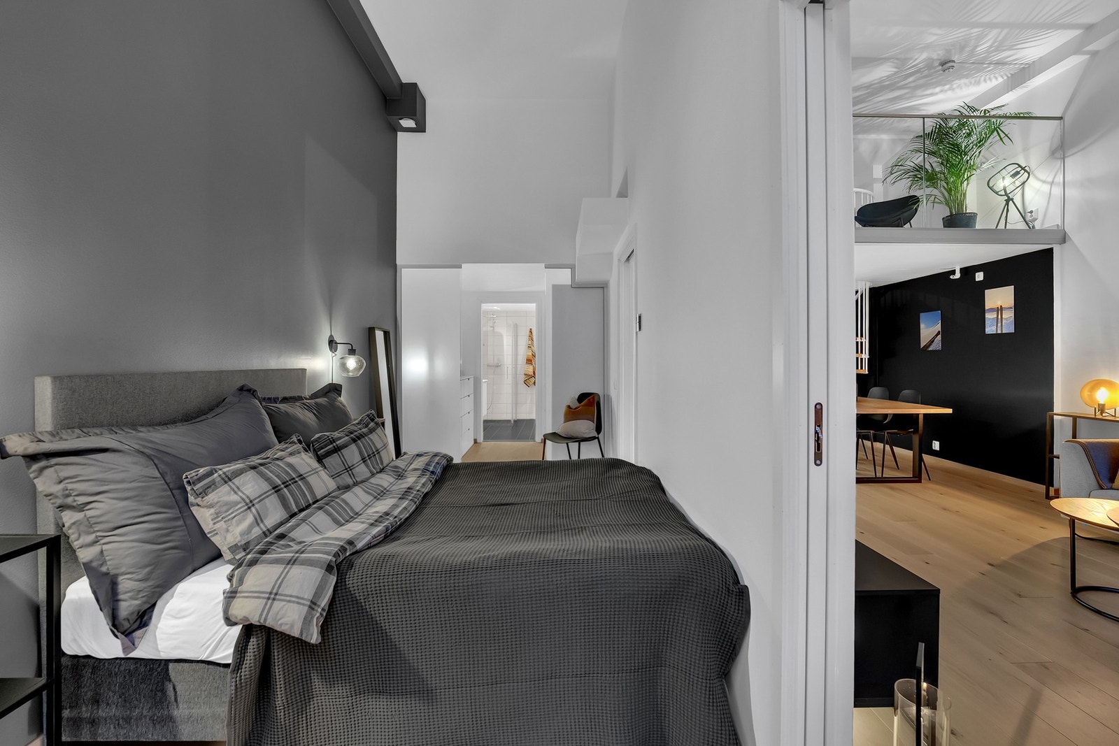 Soverommet har et praktisk omkledingsrom. Galleribilde