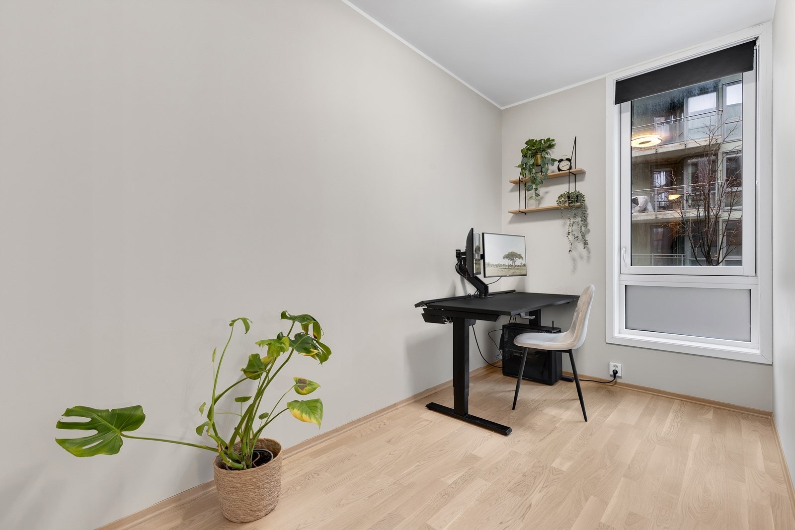 Soverom 2 er av god størrelse (9,7kvm), og har blitt brukt som kontorrom. Galleribilde