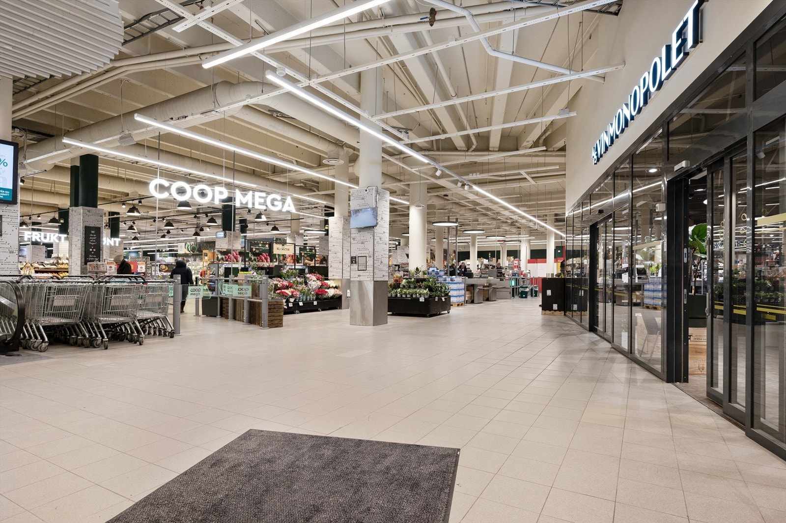 Karenlyst Allè kan by på flere spennende butikker og andre servicetilbud (postkontor, Vinmonopolet og apotek). Galleribilde