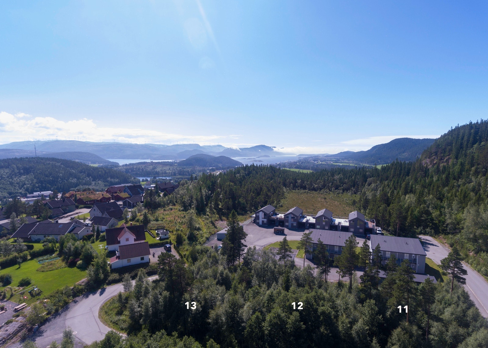 Mot sørøst og tomtene 11, 12 og 13 Galleribilde