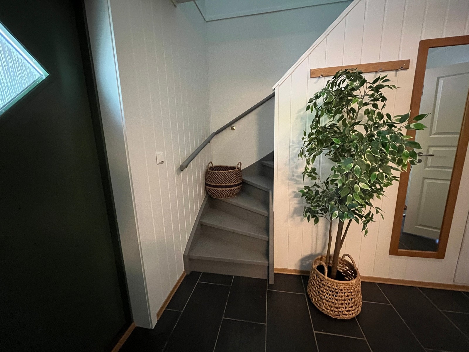 Flislagt gulv med varmekabler i gangen. Galleribilde