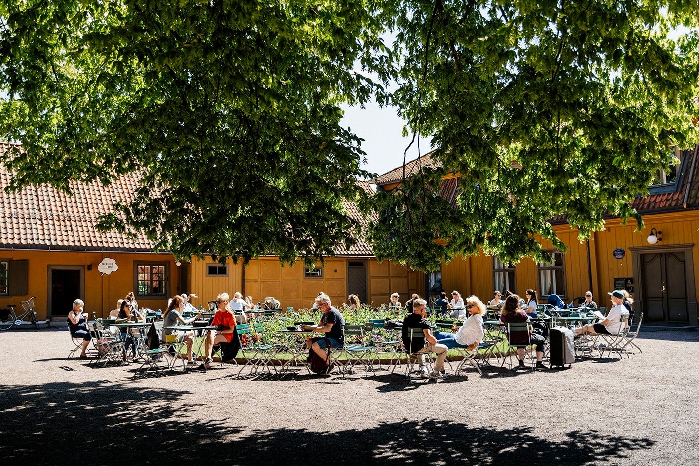 Sjarmerende Handwerk i Botanisk hage med flott uteservering Galleribilde