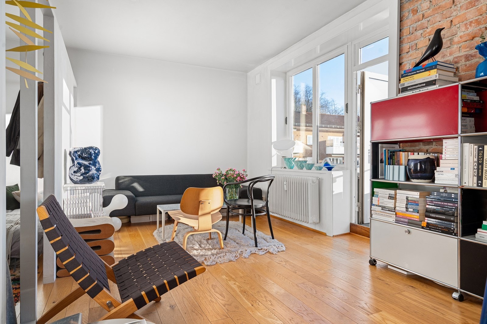 De dype vinduspostene passer perfekt for pynt og planter. Galleribilde