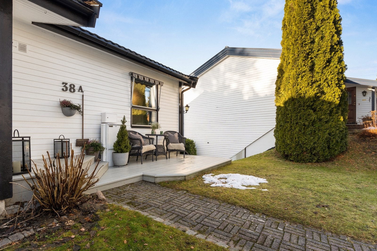 Utendørs varmekabler sikrer snø og isfritt inngangsparti om vinteren. Galleribilde