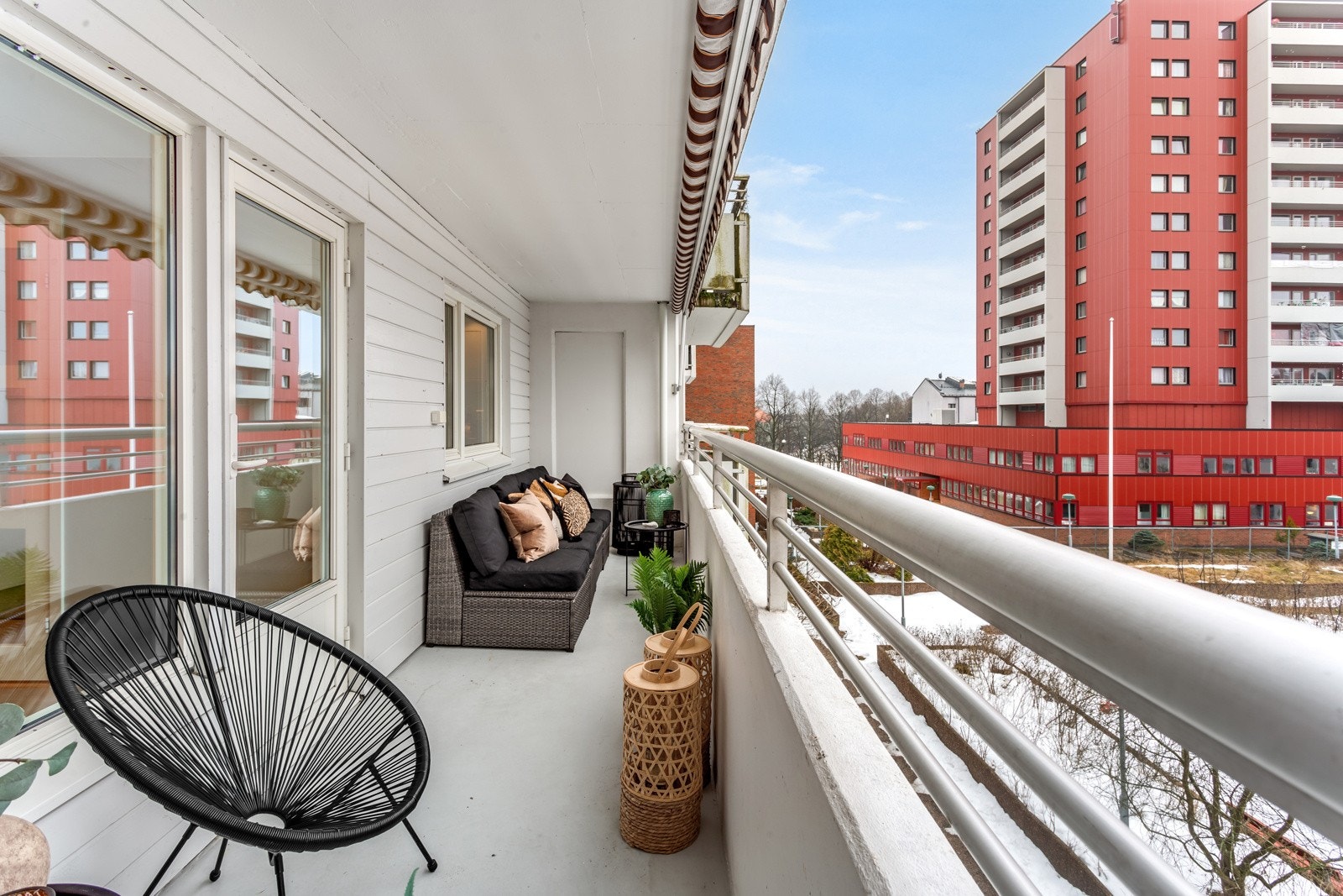 Balkongen er sydvestvendt og har gode solforhold. Galleribilde