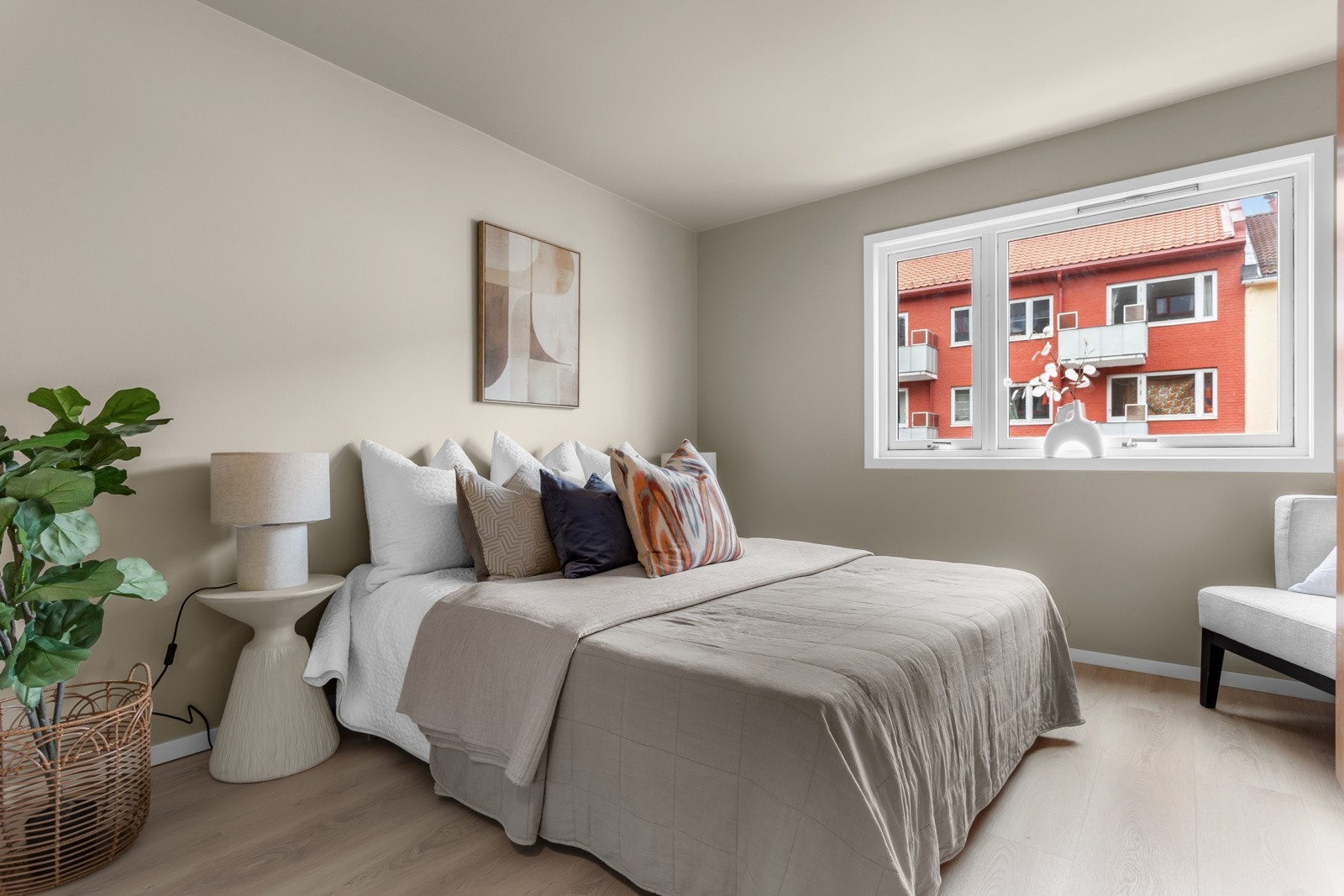 Leiligheten har totalt 4 soverom av god størrelse. Galleribilde