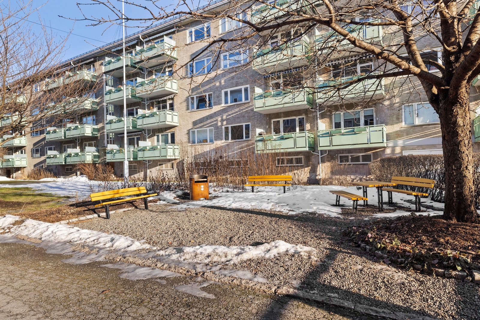 Koselige sittegrupper i bakgården. Galleribilde