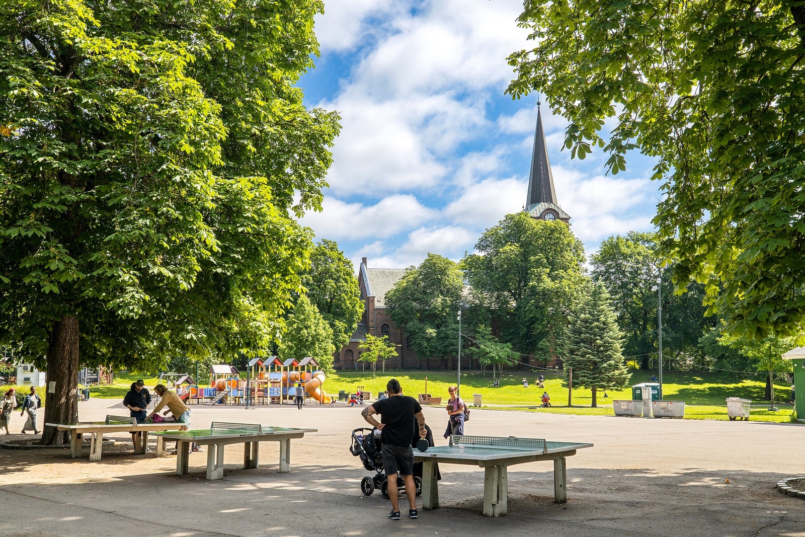 Nærområdet - Leiligheten ligger midt mellom Sofienbergparken og Tøyenparken. Galleribilde