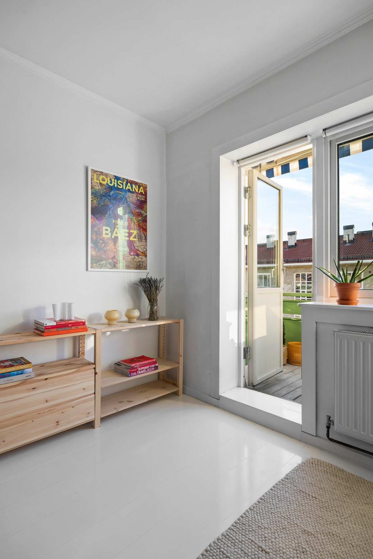 Fra stuen er det direkte utgang til den herlige balkongen. Galleribilde