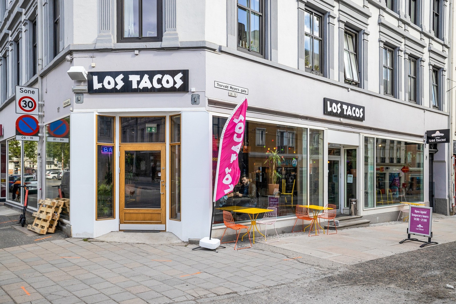Nærområdet - Langs Thorvald Meyers gate finner du et rikt utvalg av kafeer, restauranter, barer, dagligvarebutikker m.m.! Galleribilde