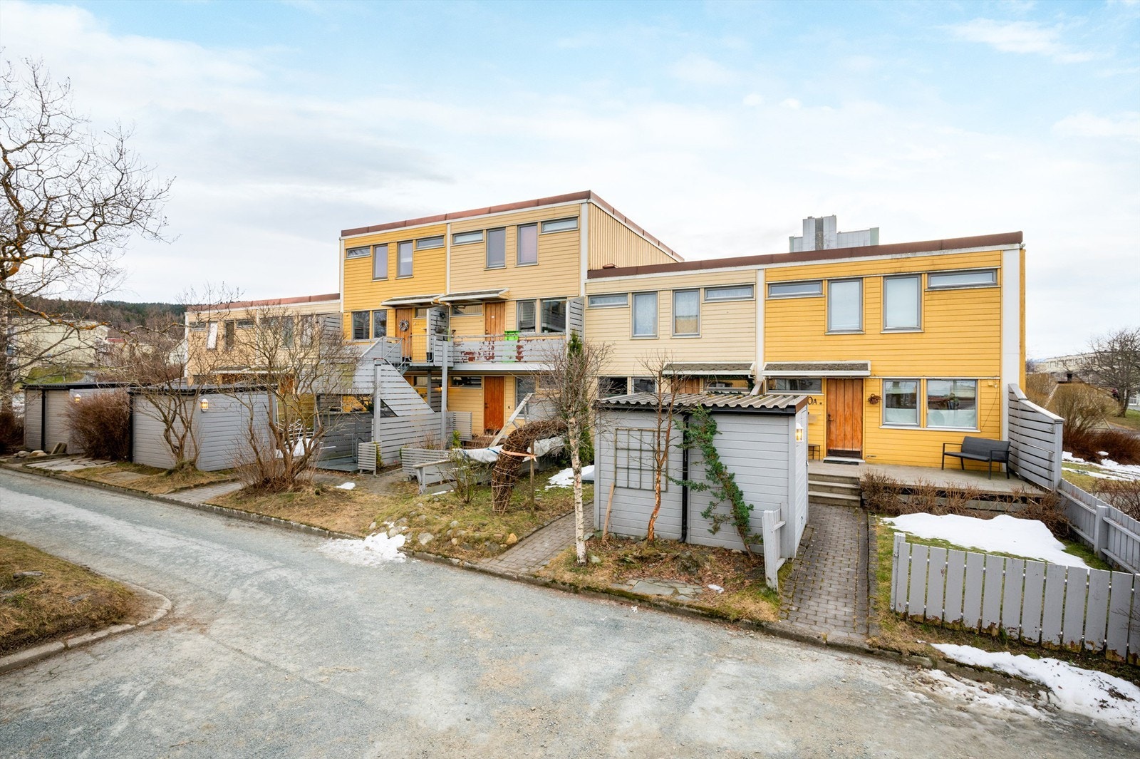 Fasade, inngangsside. Barnevennlig uten trafikk Galleribilde