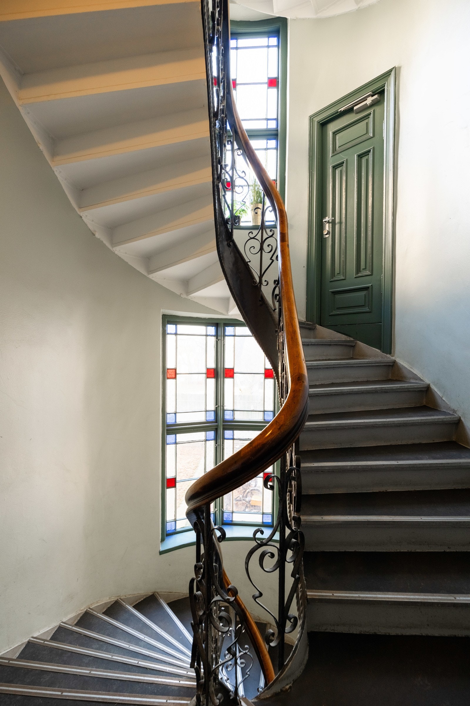 Felles trappeoppgang med klassiske trekk. Galleribilde