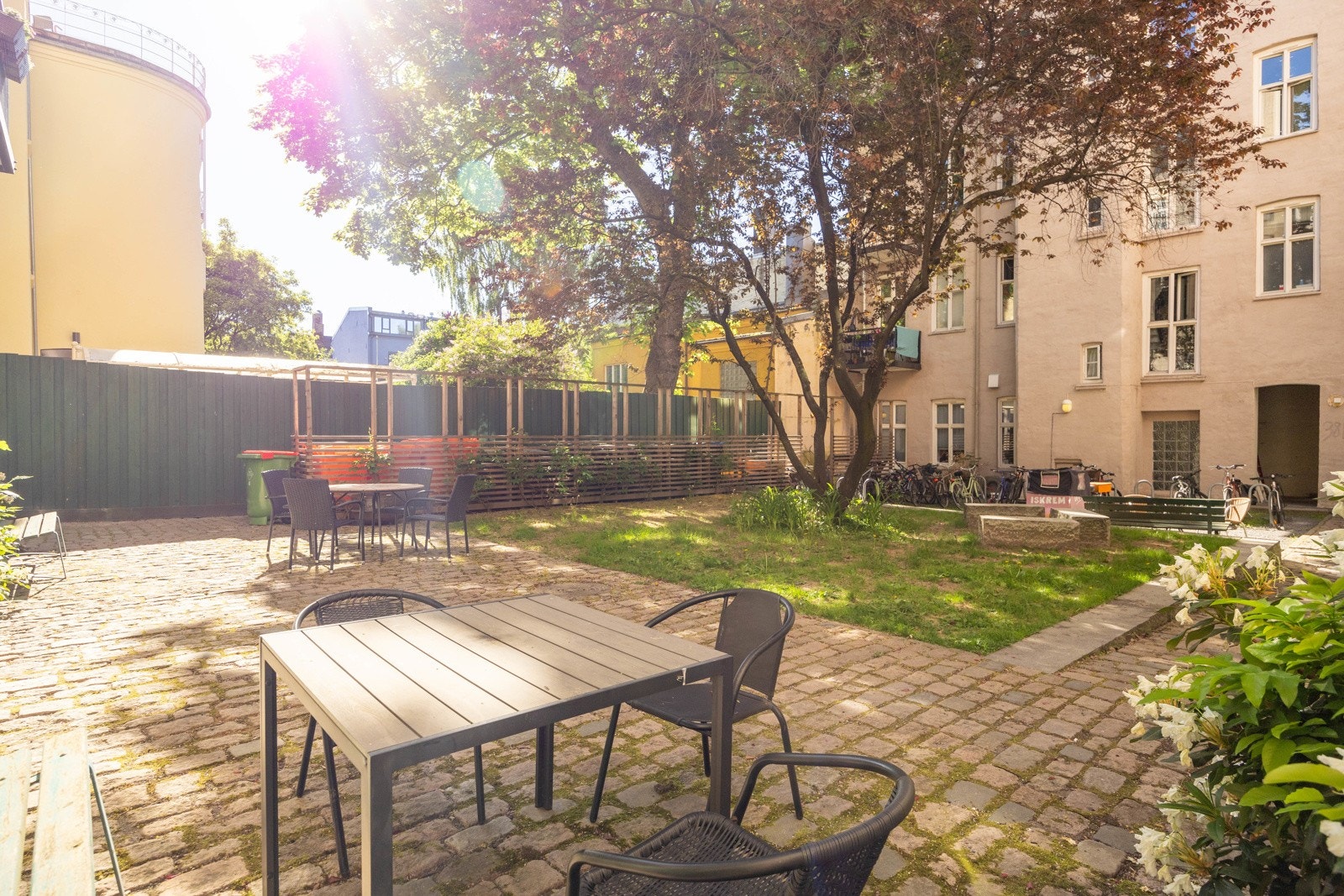 Det er flere sittegrupper. Galleribilde