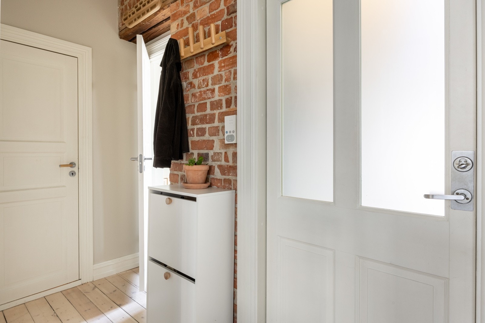 Entré med dørcalling. Galleribilde