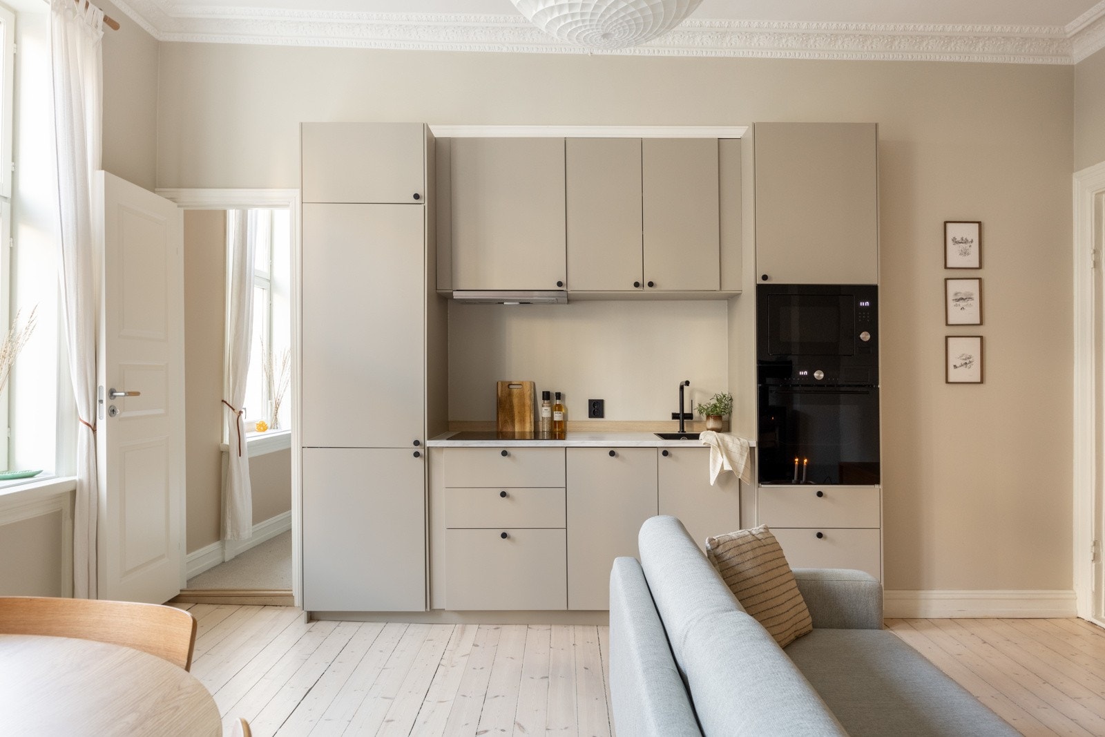 Dette er en innbydende og pent oppusset 3-roms andelsleilighet med sentral beliggenhet. Galleribilde