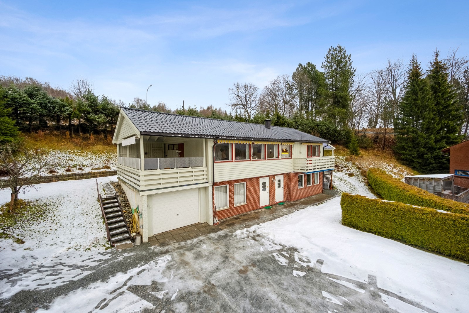 Området byr på grønne lunger og vakker natur, med flere turstier som innbyr til rekreasjon og friluftsliv året rundt. Galleribilde
