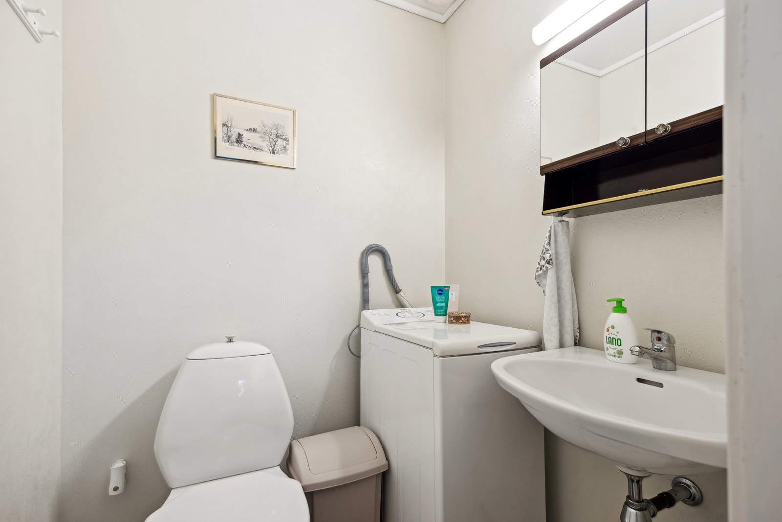 Toalettrom i utleiedelen er plassert ved entreen for enkel bruk. Galleribilde