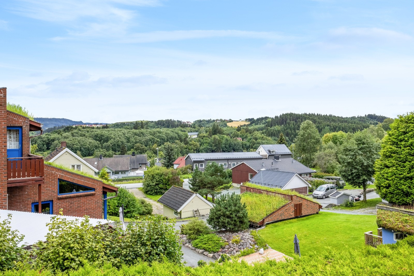 Nydelig utsikt mot nærliggende natur fra eiendommen. Galleribilde