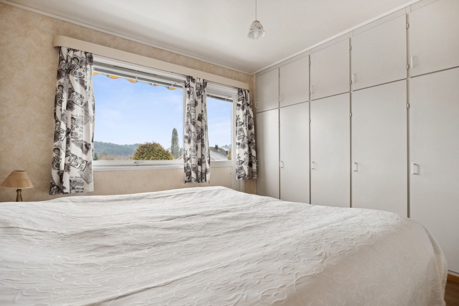 Begge soverommene har garderobeskap med god oppbevaringsplass. Galleribilde