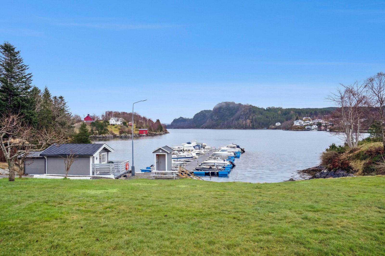 Borettslaget har egen småbåthavn hvor det kan være mulig å kjøpe eller leie båtplass. Galleribilde