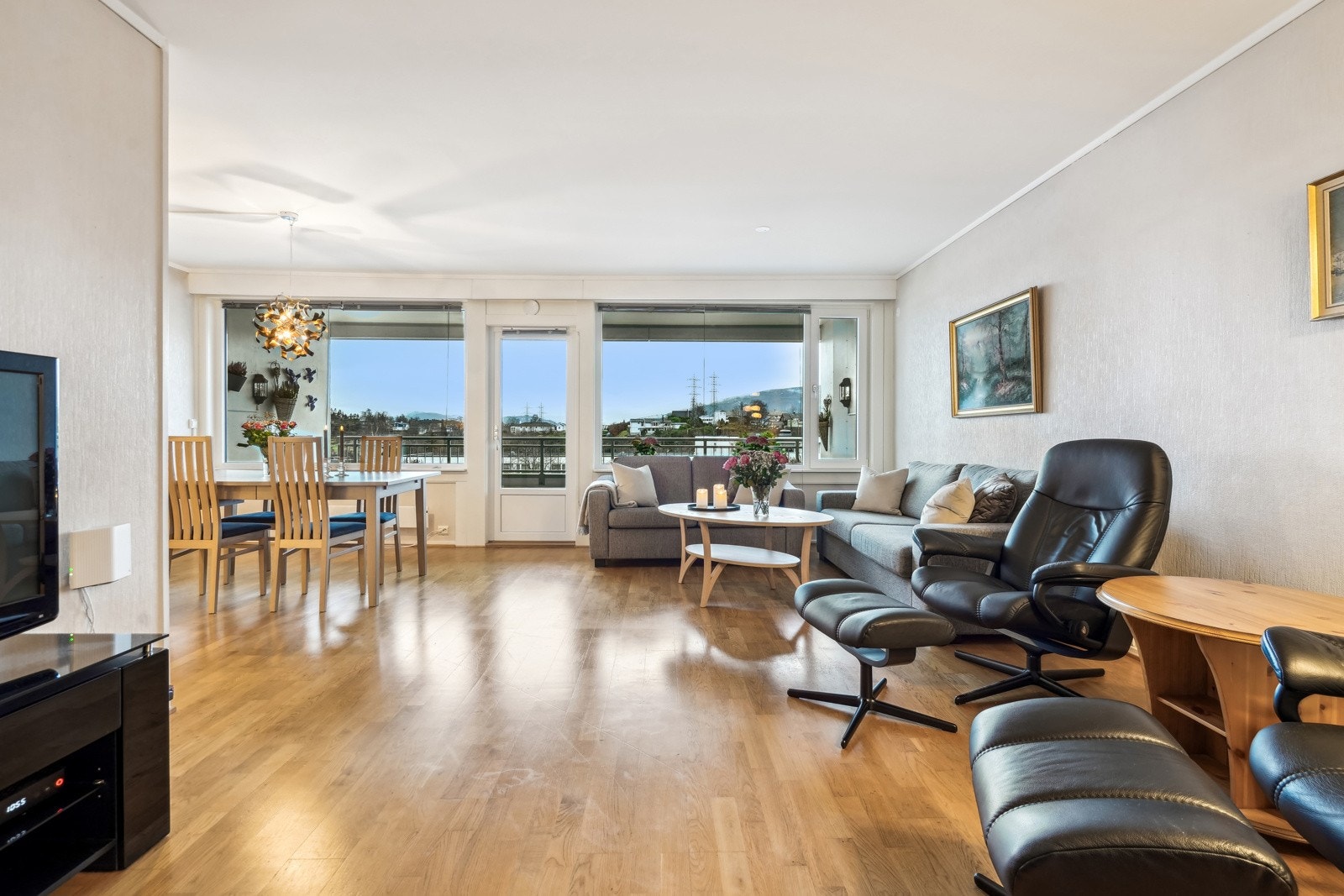 Åpen løsning mot spiseområde gir god plassutnyttelse og en luftig følelse. Galleribilde