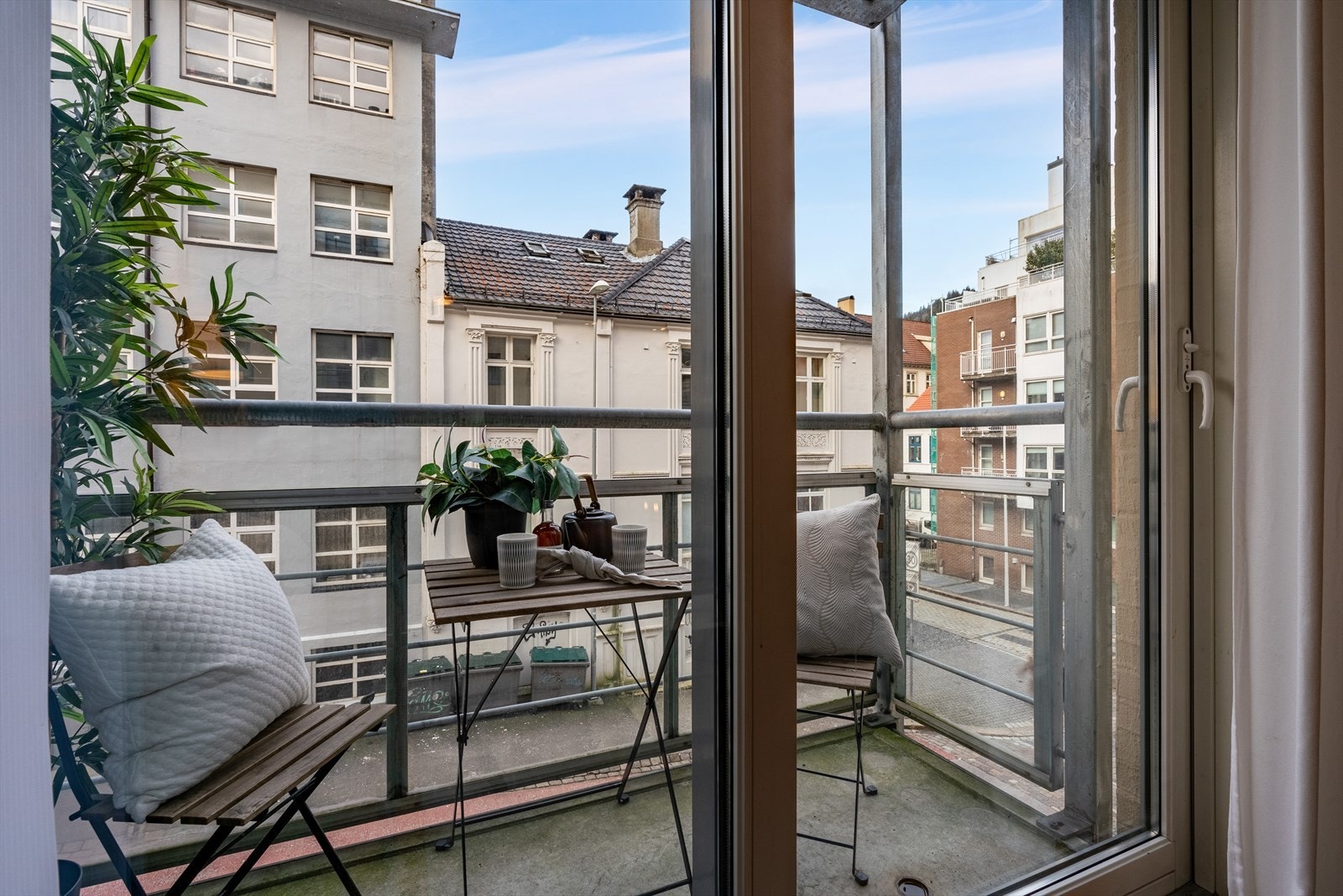 - Du har en koselig balkong på 2 m² - Galleribilde