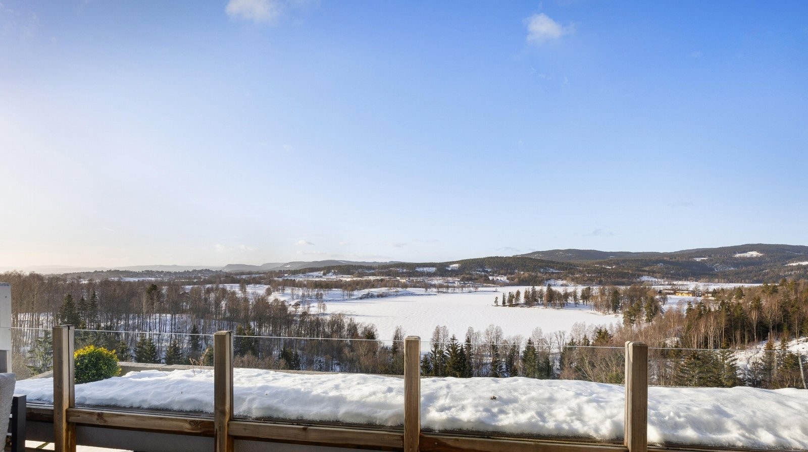 Det bys på praktutsikt fra leiligheten, både innenfra og fra terrassen. Galleribilde
