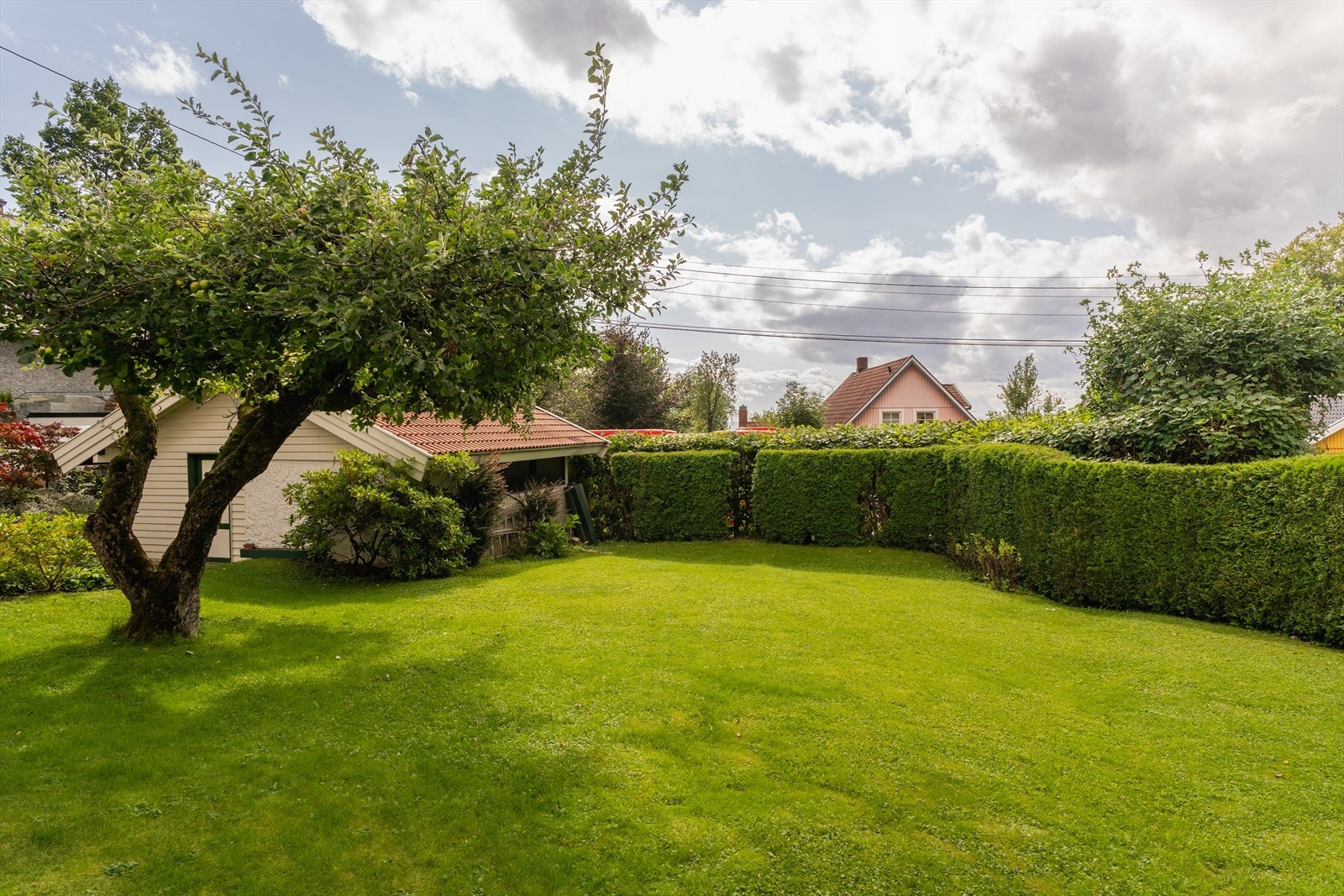 Kort vei til offentlig kommunikasjon fra boligen med både buss og T-bane. Galleribilde