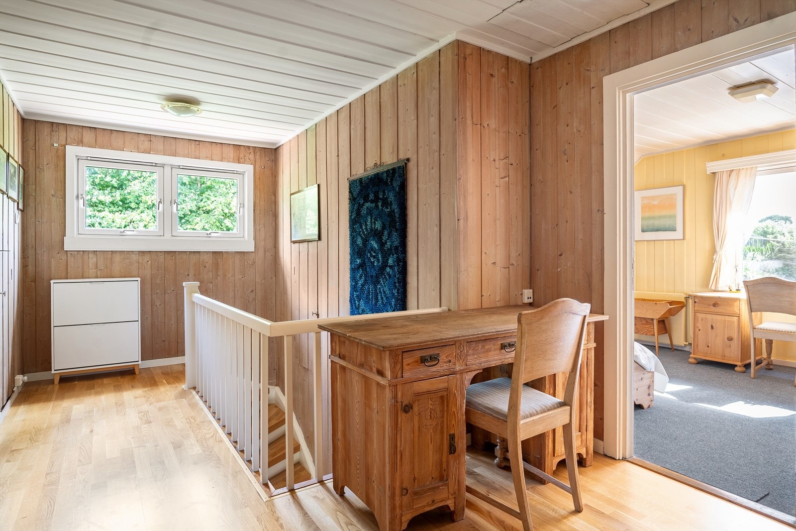 Velkommen til 3. etasje, her har du 2 store soverom og bad. Galleribilde