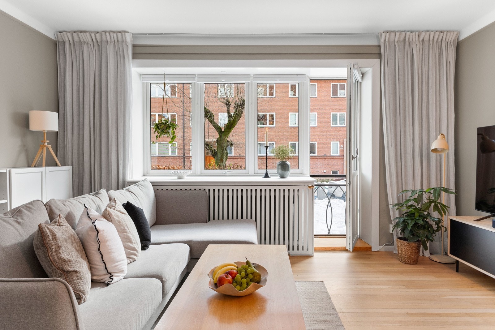 Leiligheten er gjennomført lekker og har blitt vesentlig modernisert i ny tid. Galleribilde